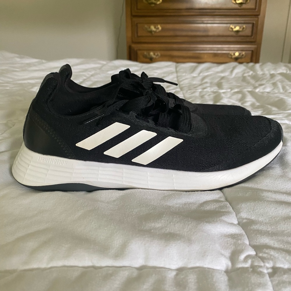 NWOT Women’s Adidas Size 9